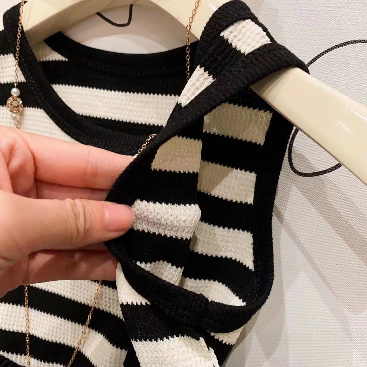 Vestido Infantil de Rayas Negras