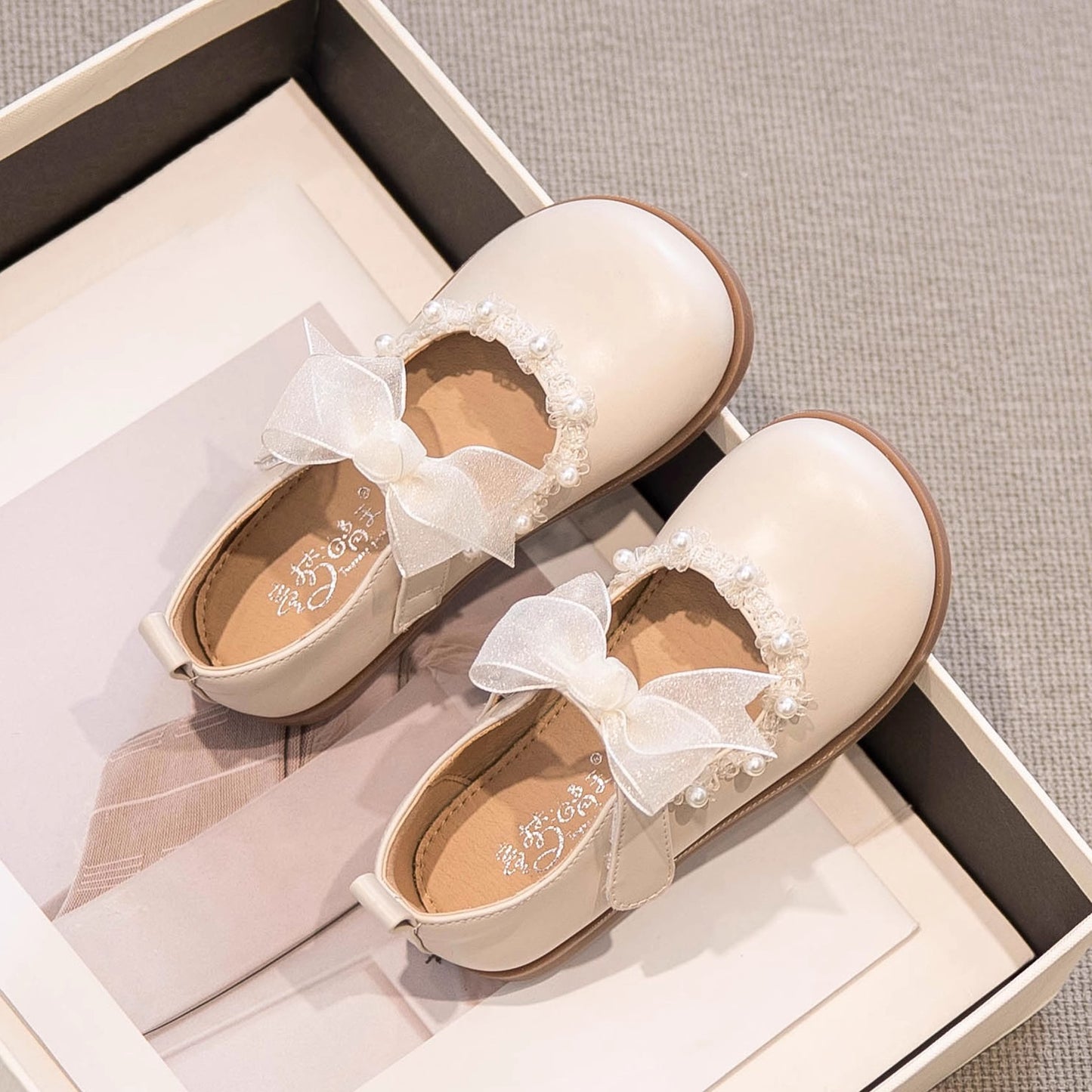 Zapatos de Niña con Lazo y Perlas