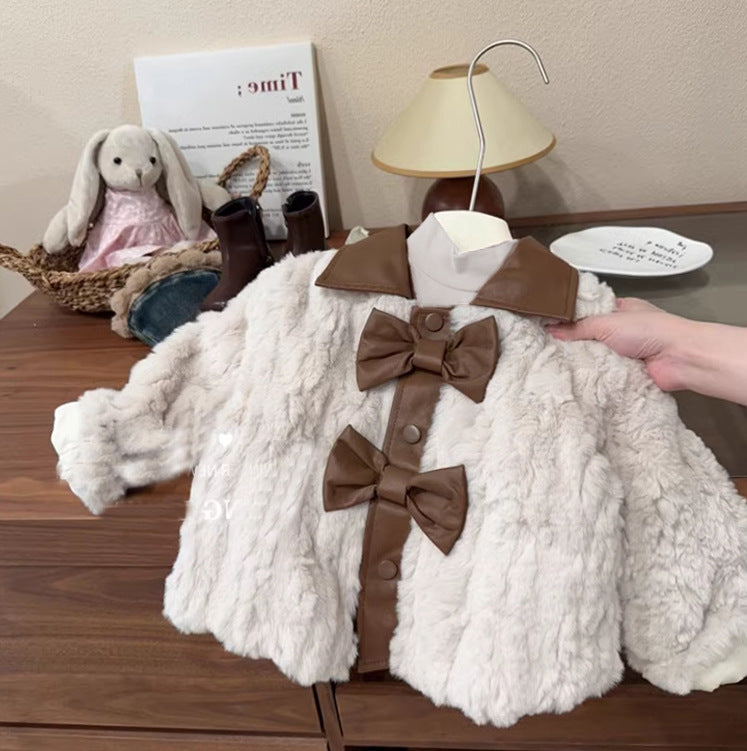 Abrigo de peluche con lazo para niña