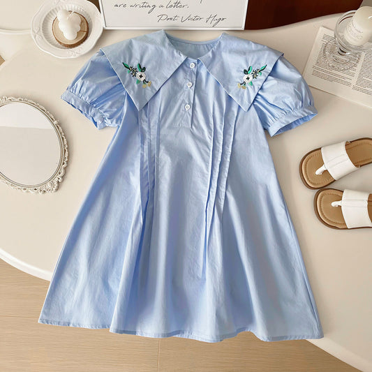 Vestido Infantil Azul con Cuello de Flores