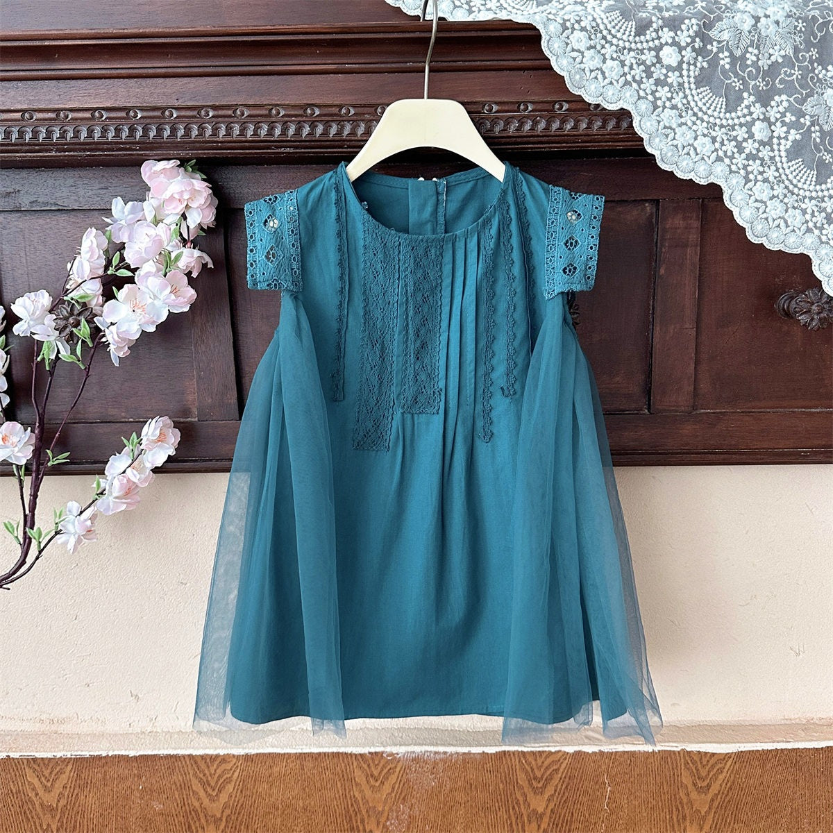 Vestido Infantil de Encaje y Tul