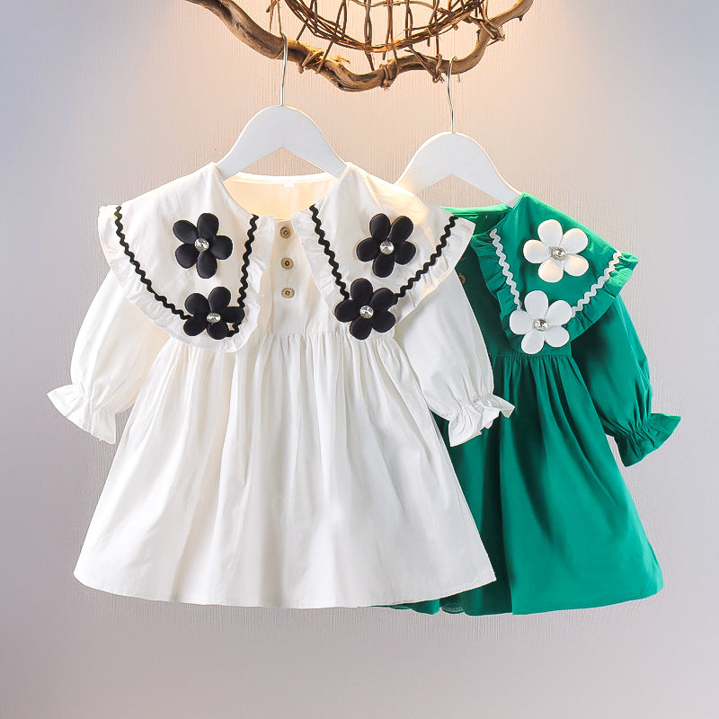 Vestido infantil con cuello de flores