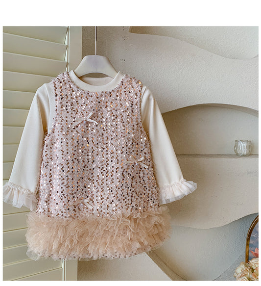 Vestido infantil brillante con lazos
