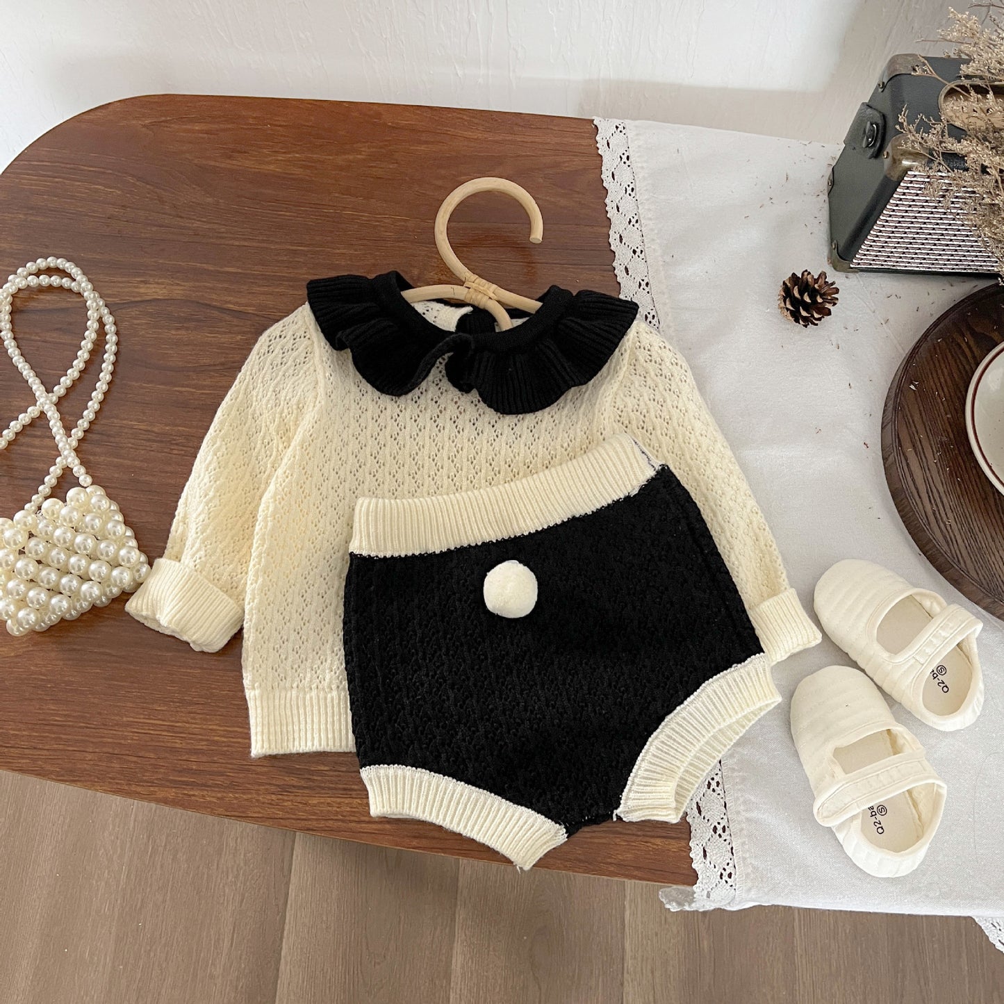 Conjunto de Punto para Niña con Cuello