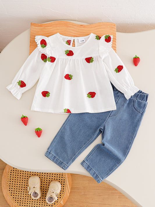 Conjunto de niña con fresas y jeans