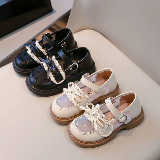 Zapatos de niña con lazo de amor