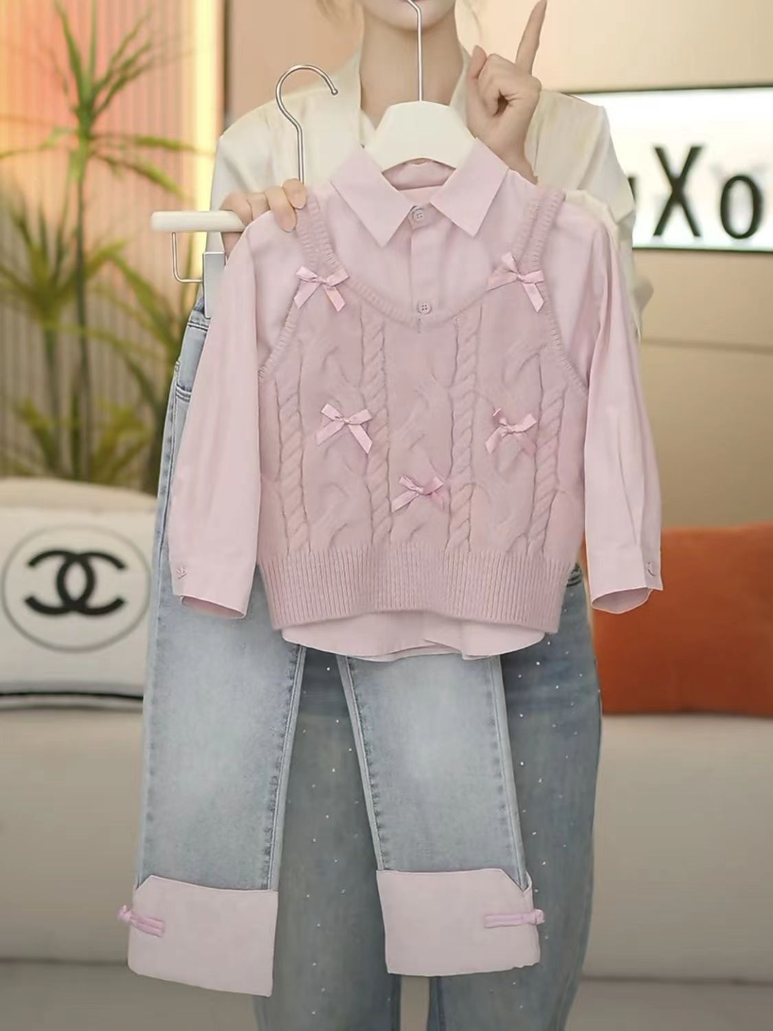 Conjunto Infantil de 3 Piezas con Lazos y Vaqueros