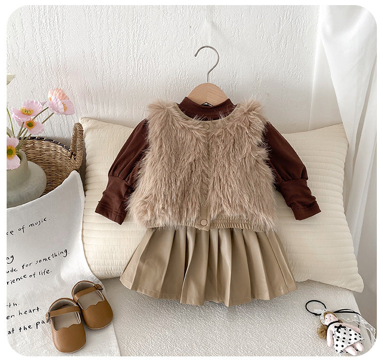 Conjunto de Niña con Pelo y Pliegues