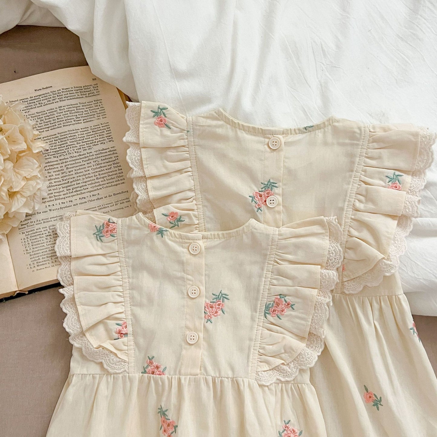 Vestido Infantil con Flores y Encaje
