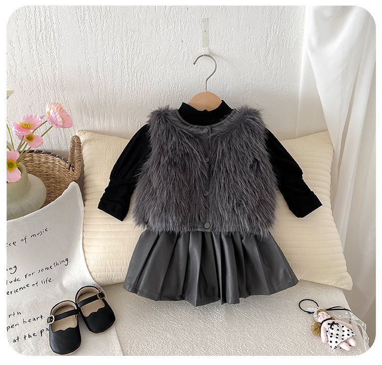 Conjunto de Niña con Pelo y Pliegues