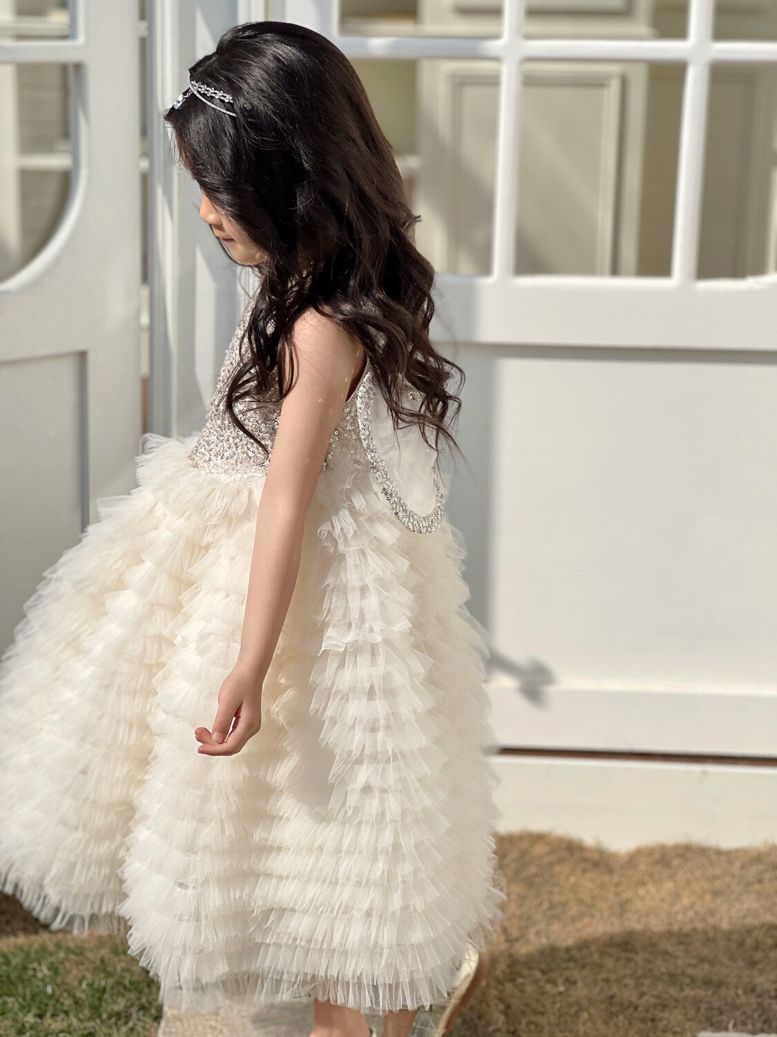 Vestido infantil brillante con alas