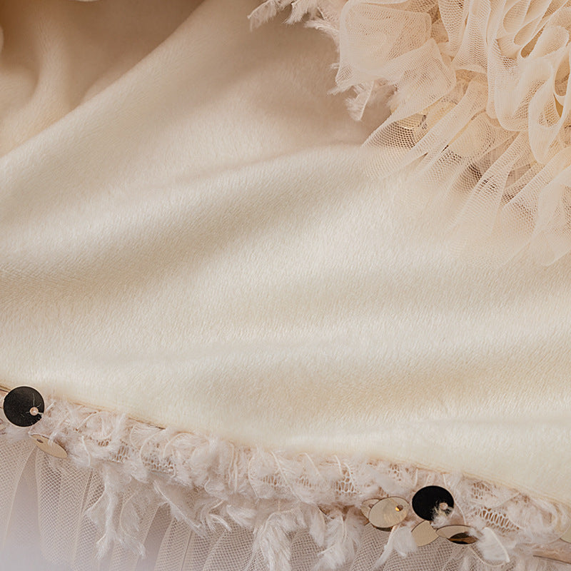 Vestido infantil con lazo brillante.