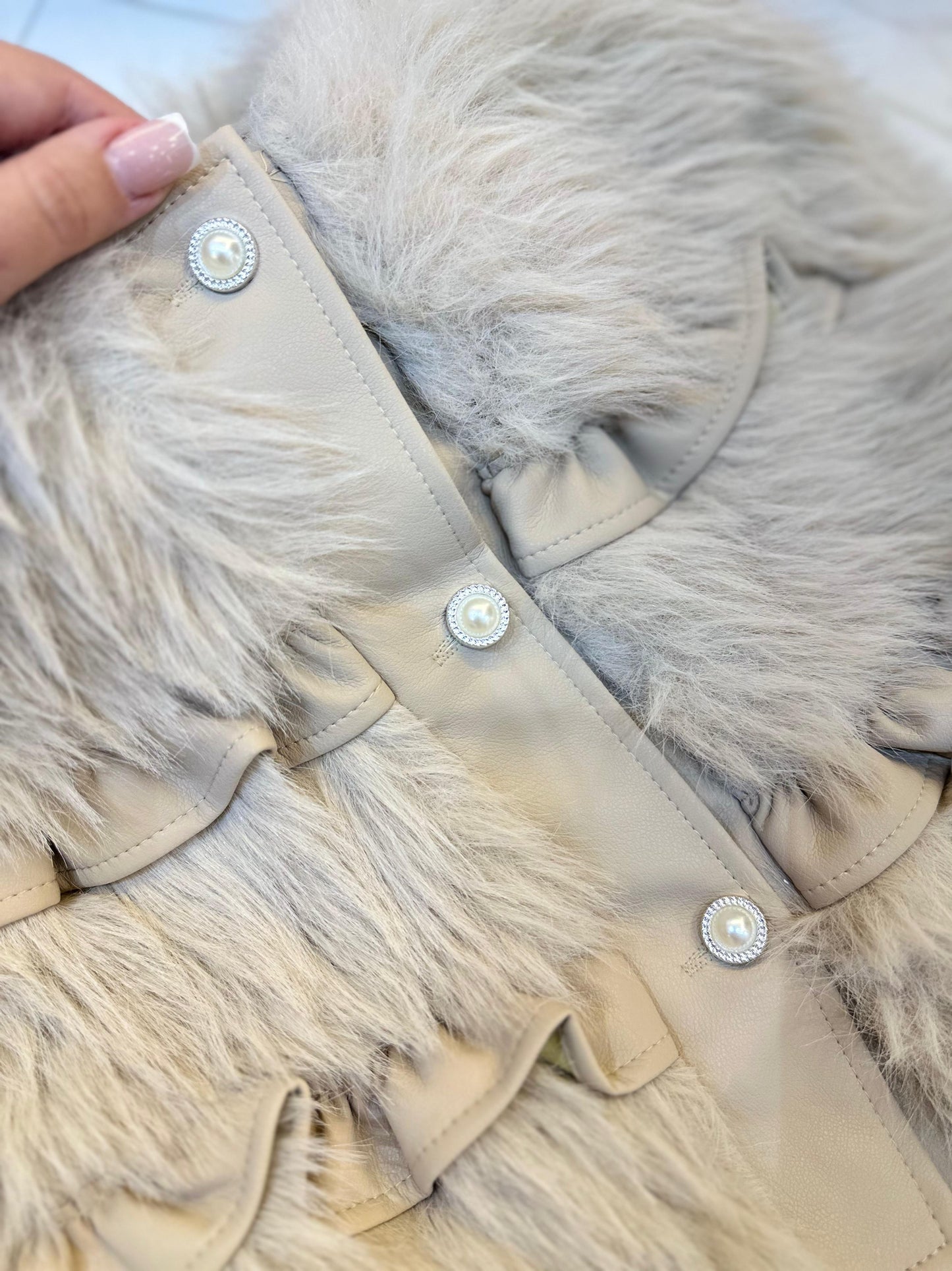 Conjunto para Niña con Abrigo de Peluche y Falda de Tul con Lazo