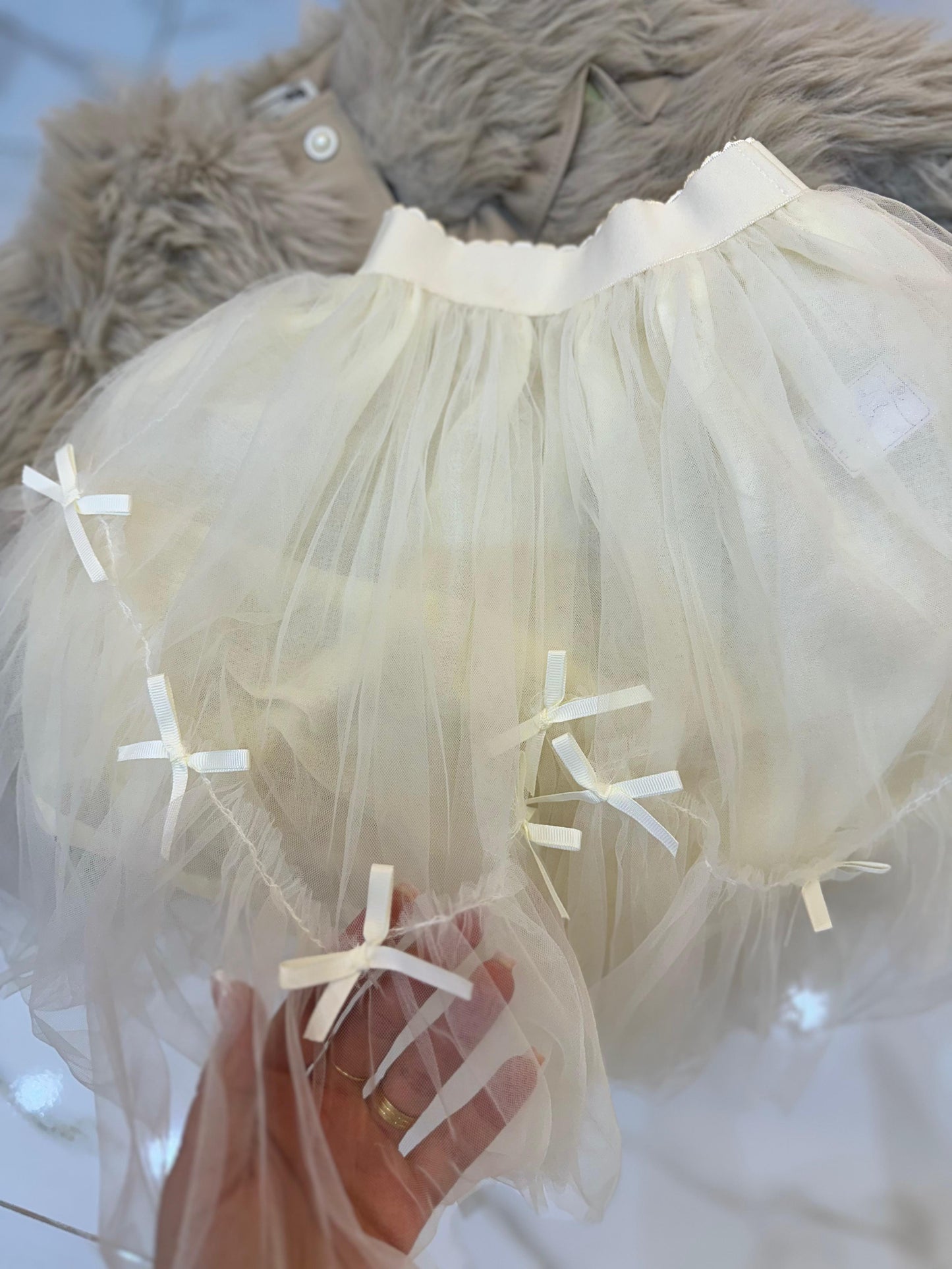 Conjunto para Niña con Abrigo de Peluche y Falda de Tul con Lazo