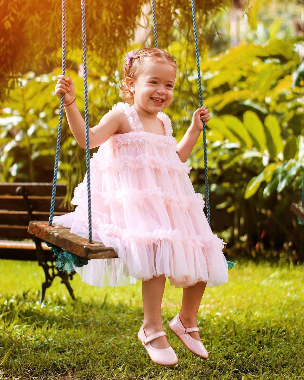 Vestido infantil de tul a capas