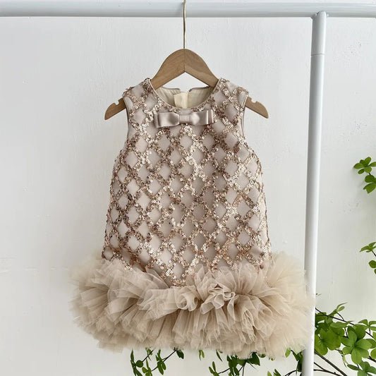 Vestido Infantil con Volantes y Diamantes de Imitación Brillantes.