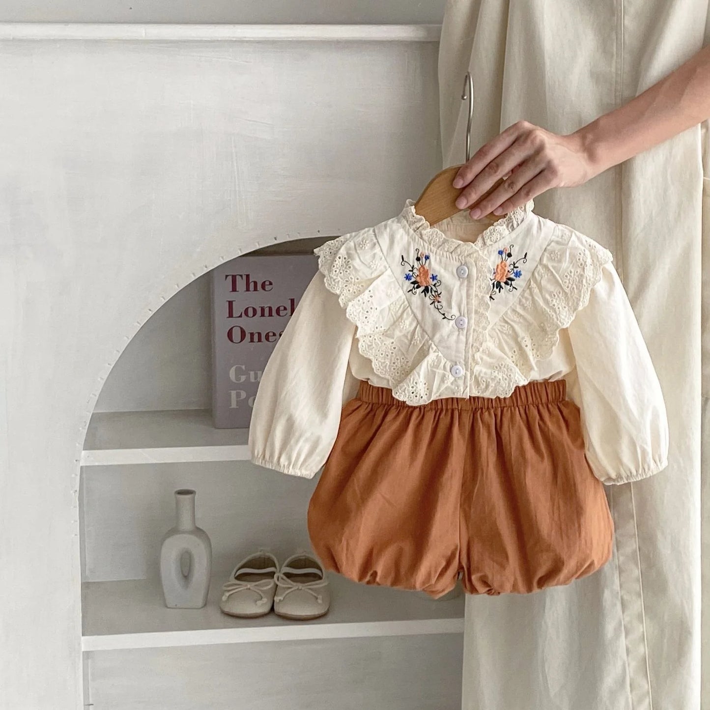 Conjunto de Niña Con Flores Bordadas