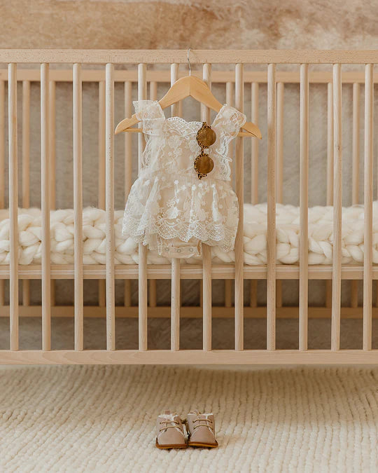 Vestido Infantil de Encaje y Tul