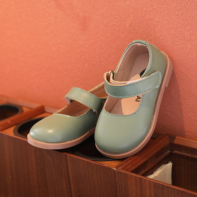 Zapato clásico con velcro