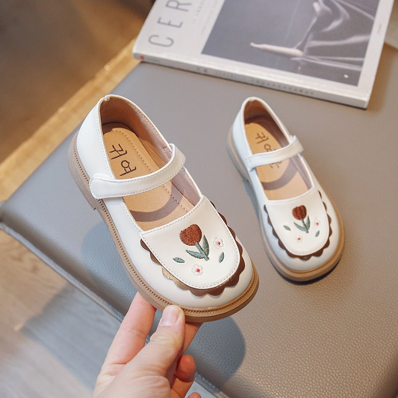 Zapatos De Cuero Flores Bordadas