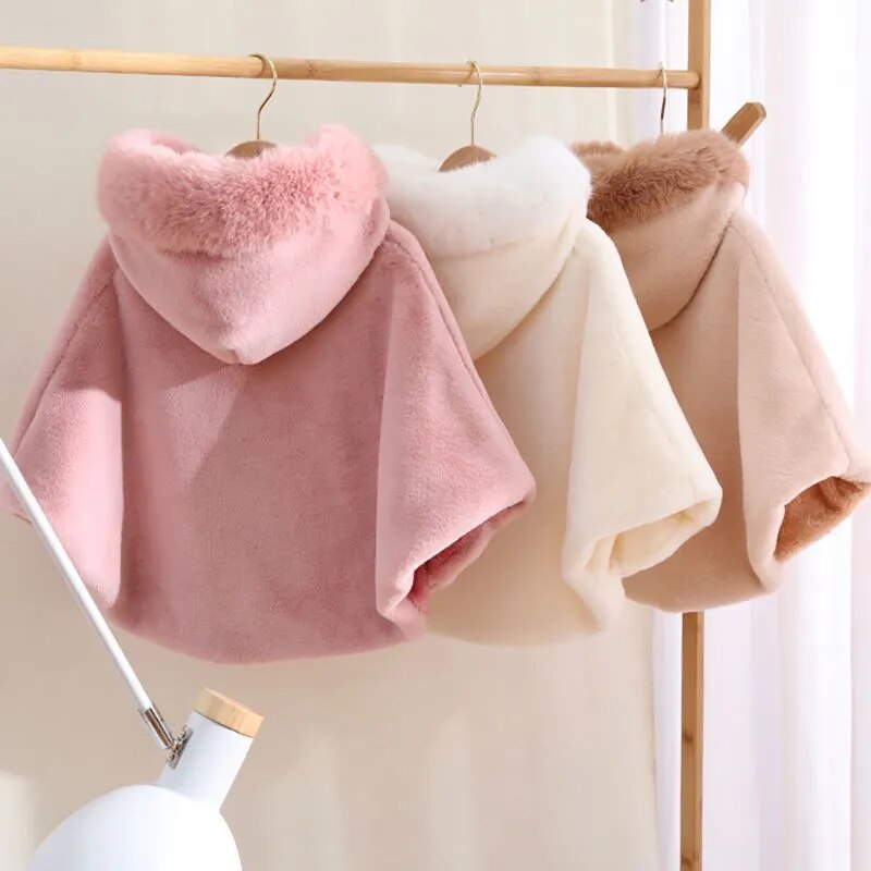 Capa de invierno con capucha