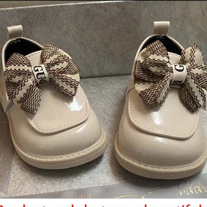 Zapato de barniz de encaje tejido