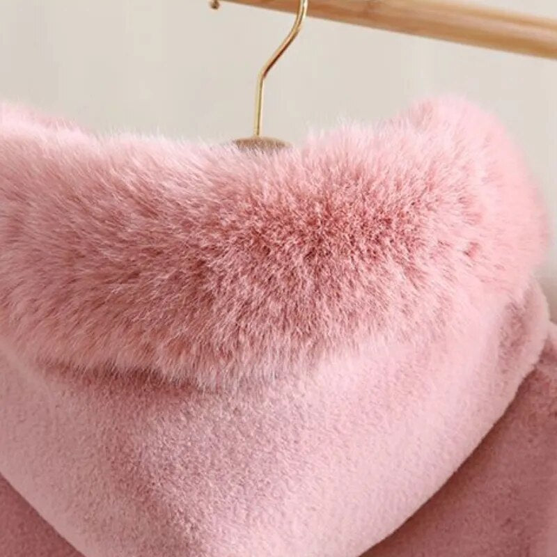 Capa de invierno con capucha