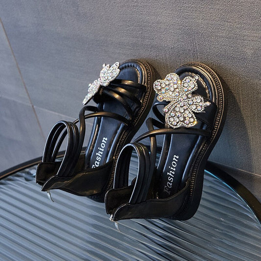 Sandalia Tiras Aplique Mariposa