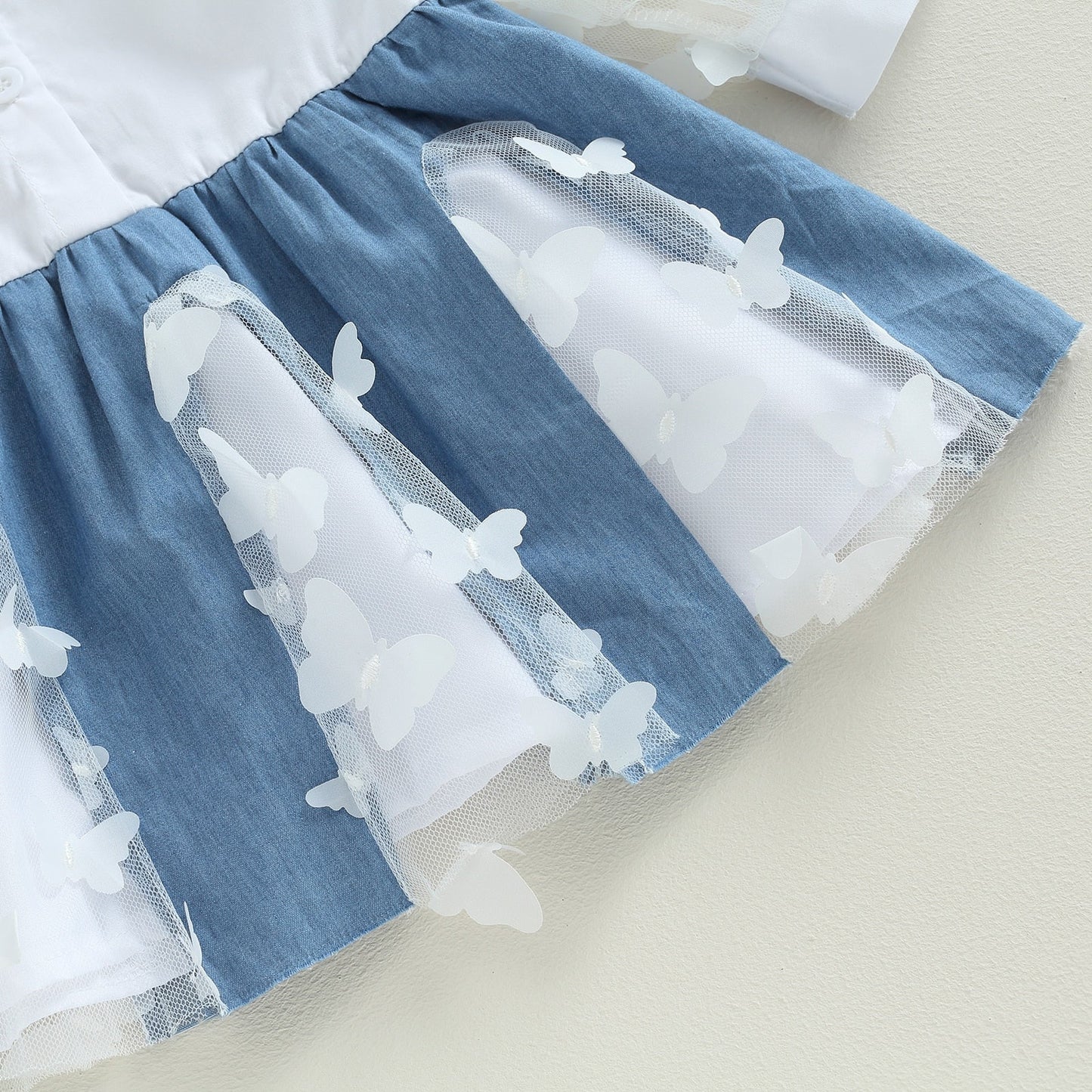 Vestido transparente con solapa y manga larga con estampado de mariposas