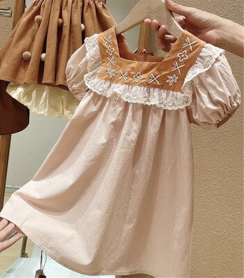 Vestido infantil con volantes bordados