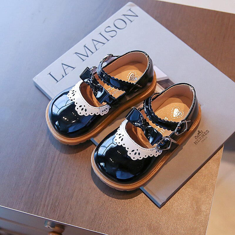 Barniz para zapatos lindos para niños