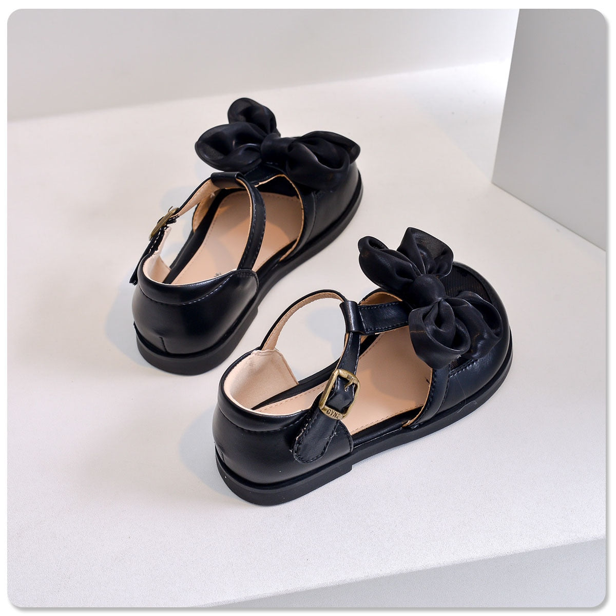 Zapatos de lujo con barniz de encaje satinado