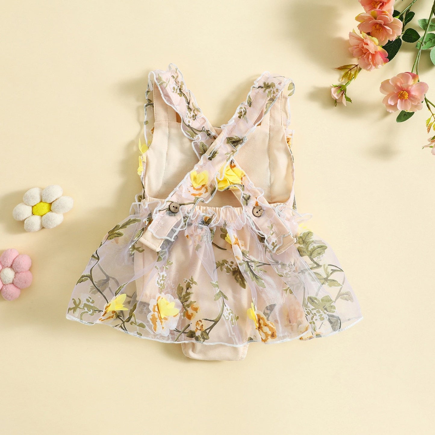 Mameluco de vestido de una línea de verano con retazos de tul y flores