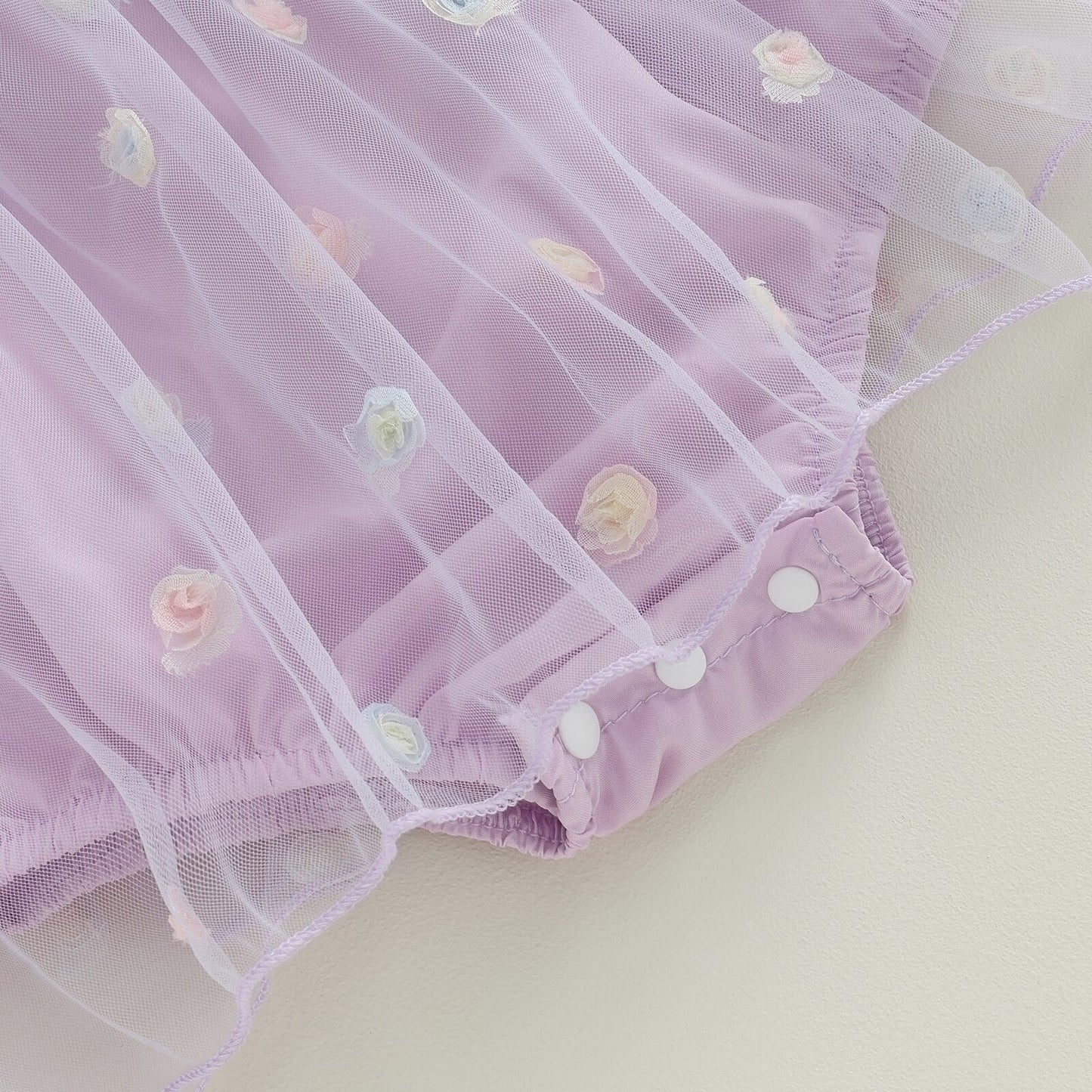 Mono de flores con patchwork de malla