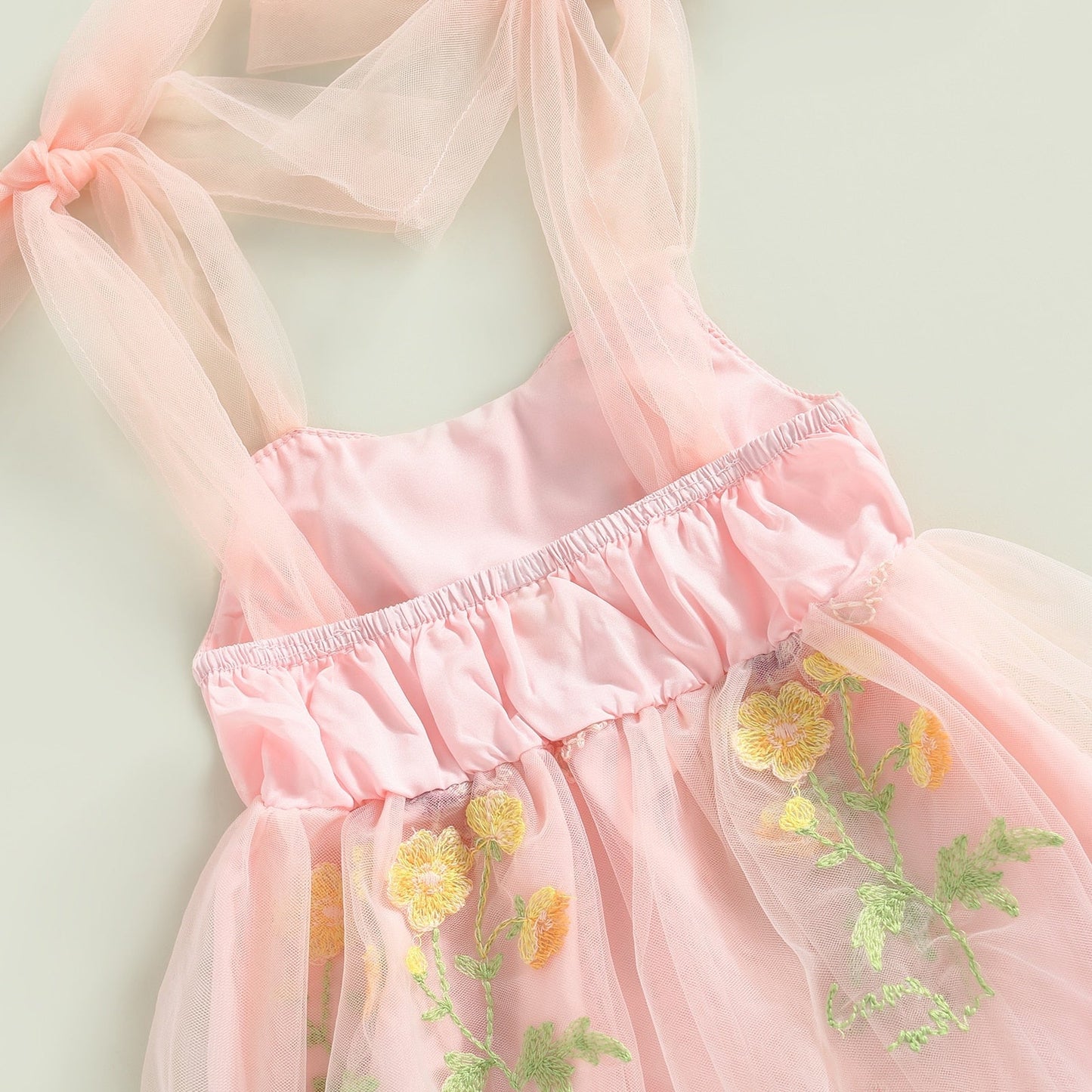 Vestido de tul bordado de flores