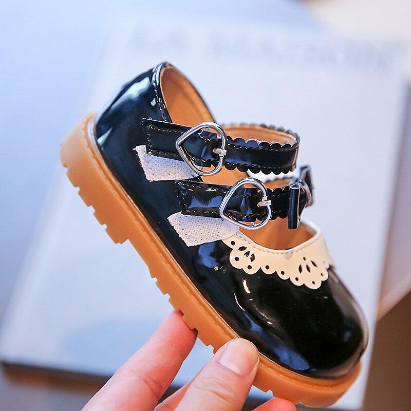 Barniz para zapatos lindos para niños