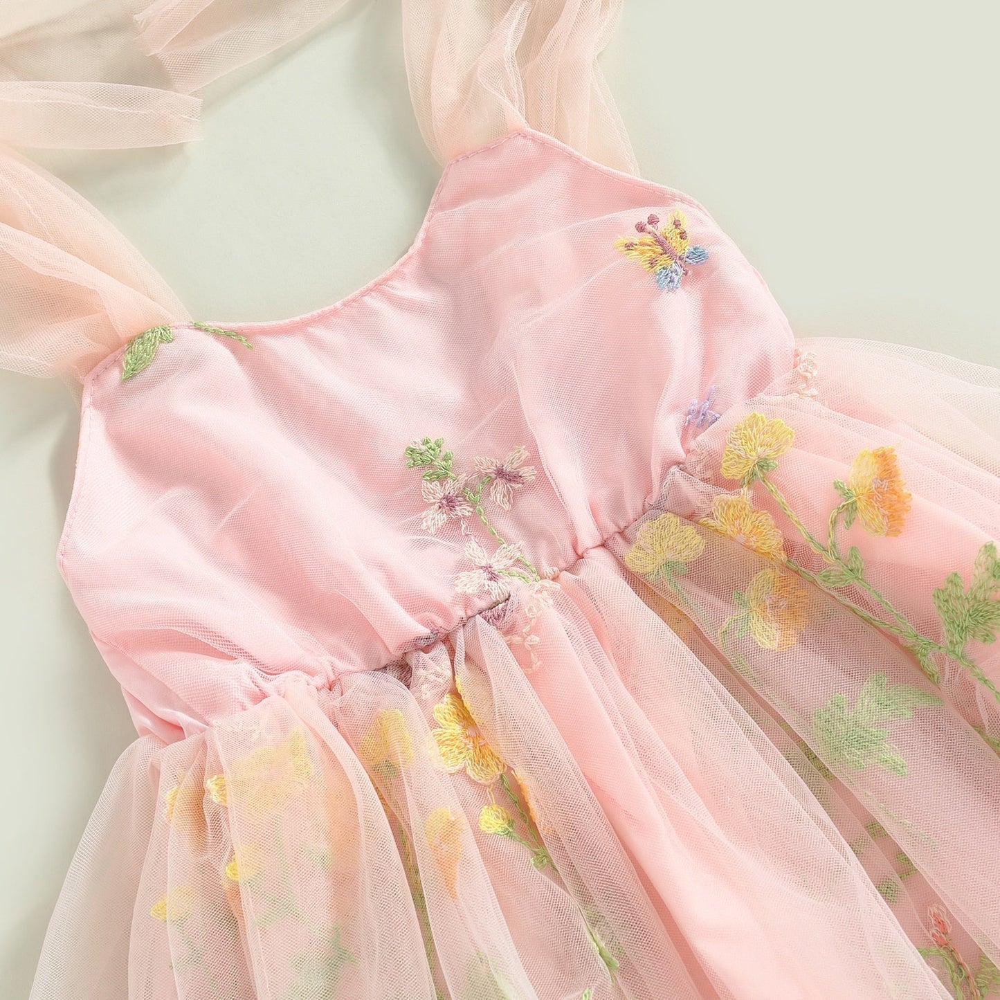 Vestido de tul bordado de flores