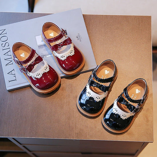 Barniz para zapatos lindos para niños