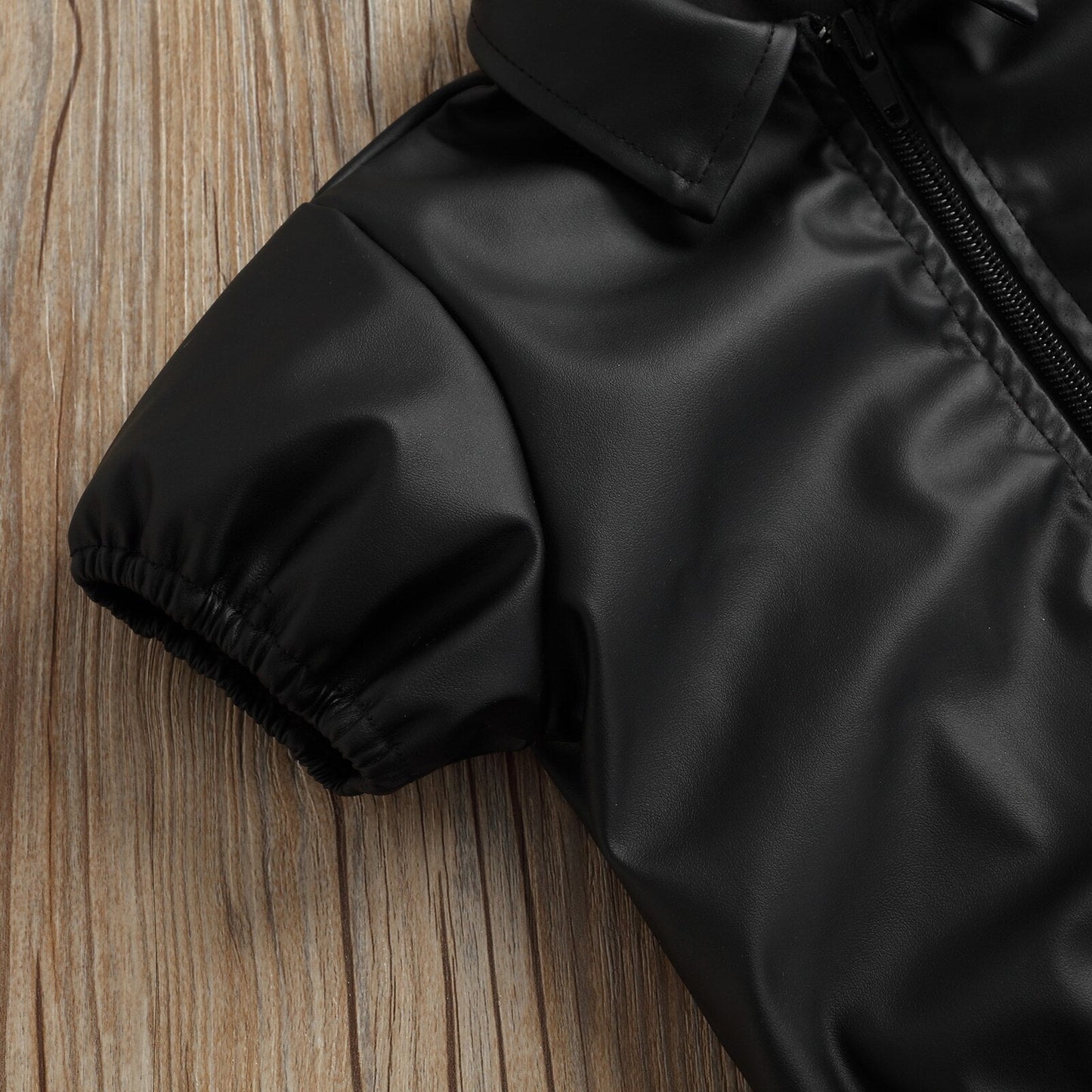 Conjunto de tops de cuero con cremallera y cuello vuelto de manga corta negros