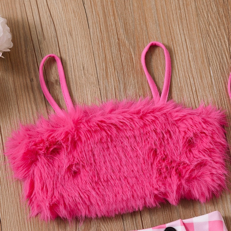 Conjunto infantil femenino de felpa y falda de ajedrez.