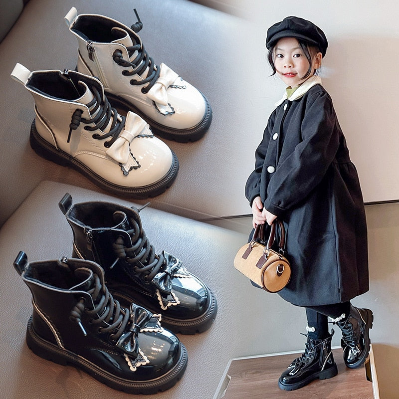 Botas Barnizadas Con Lazo