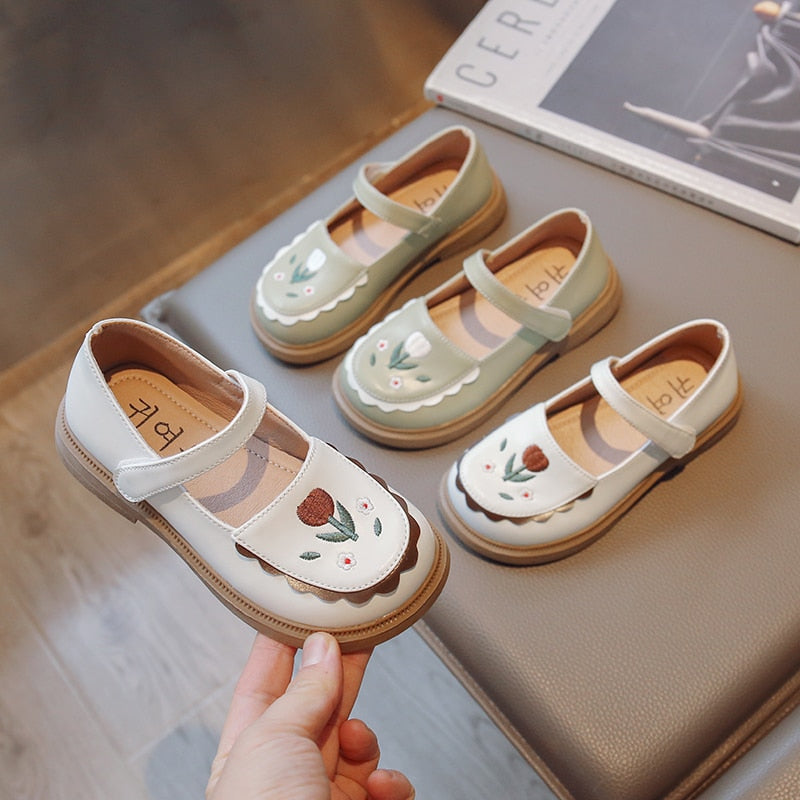 Zapatos De Cuero Flores Bordadas