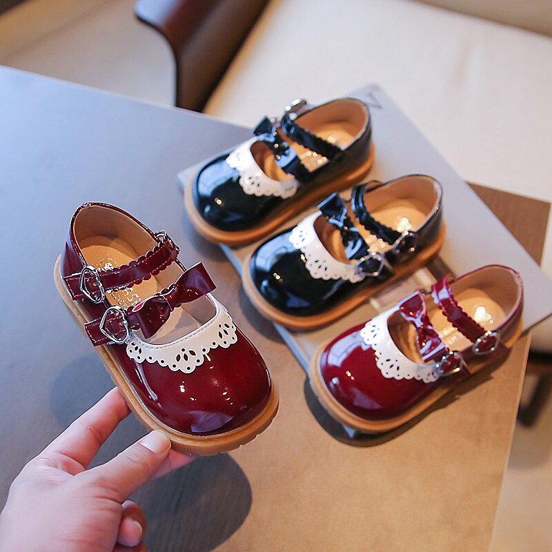 Barniz para zapatos lindos para niños