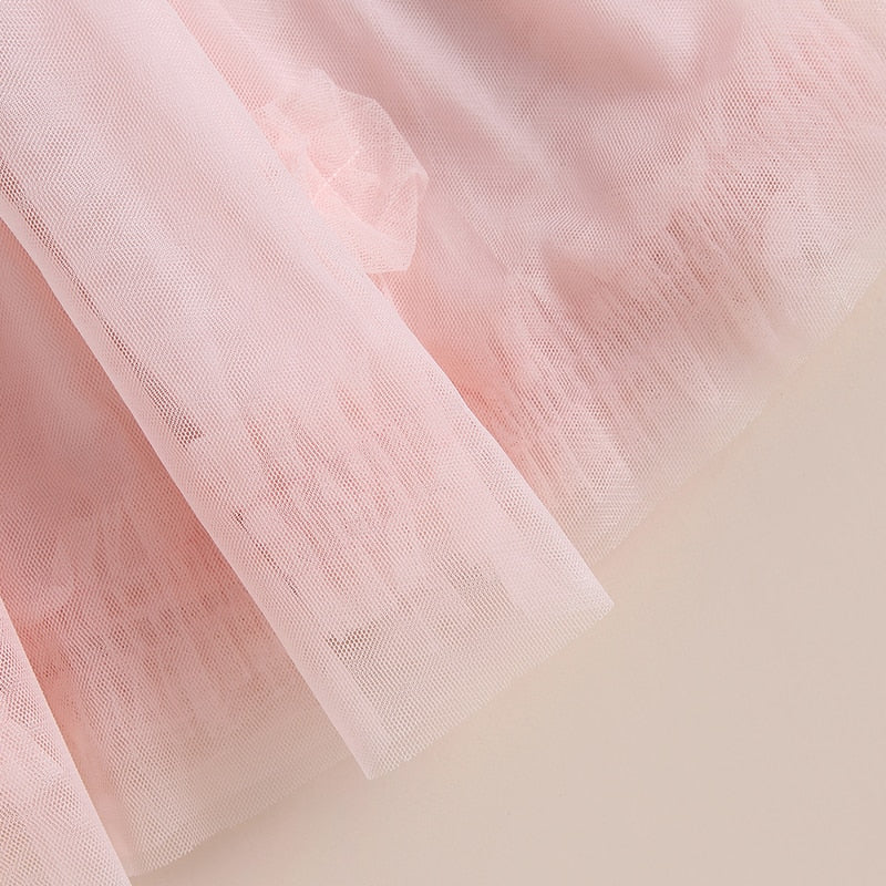 Vestido de tul con alas de mariposa