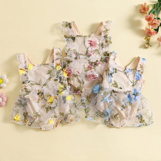Mameluco de vestido de una línea de verano con retazos de tul y flores