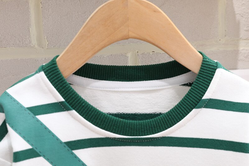 Conjunto de manga larga a rayas con aplique de bolso