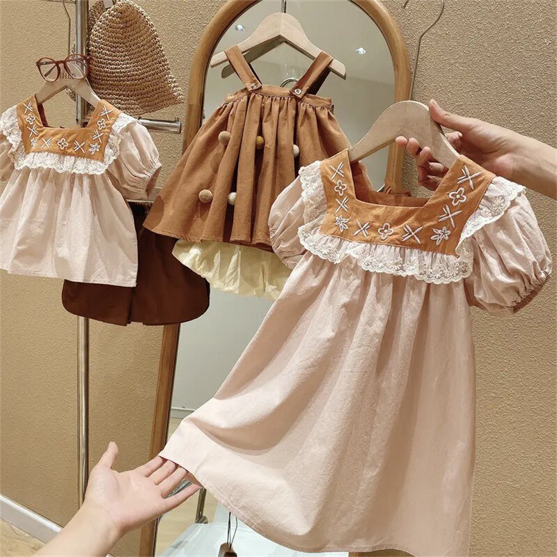 Vestido infantil con volantes bordados