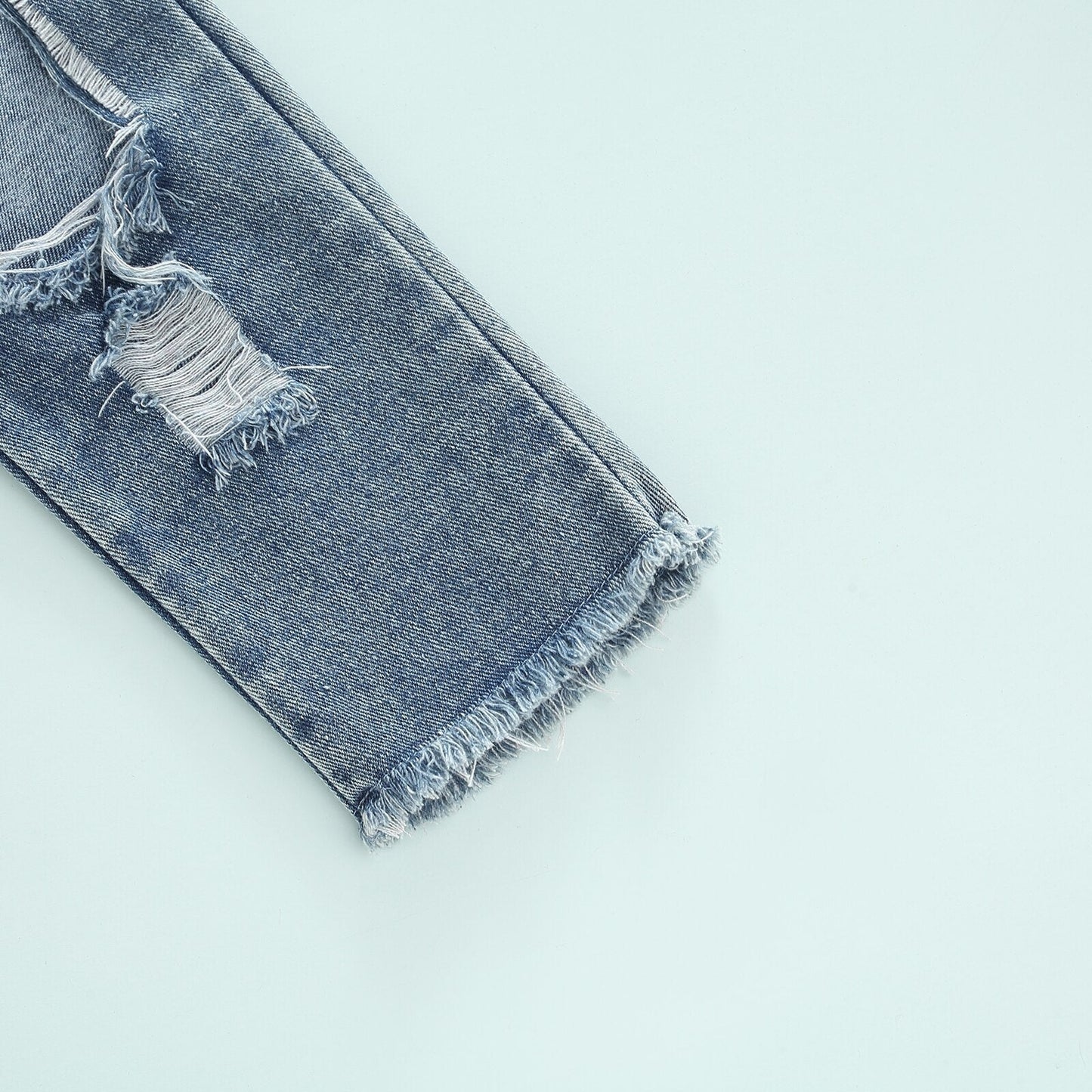 Conjunto blusa canalé y jeans rotos