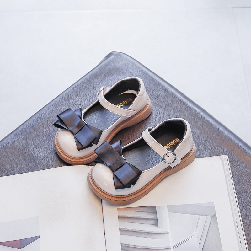 Zapatos de barniz de encaje de lujo