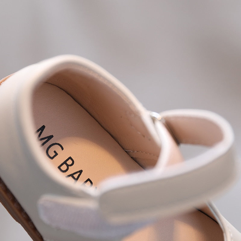 Zapatos de piel con suela antideslizante.